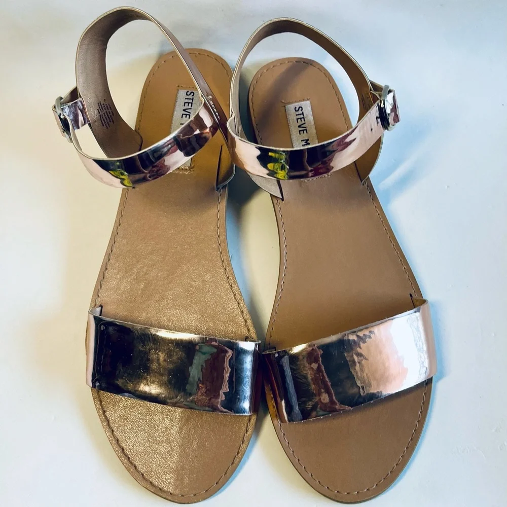 Steve Madden DONDOI Sandals Rose Gold Metallic Look Wide Strap SZ 8 Rubber Soles